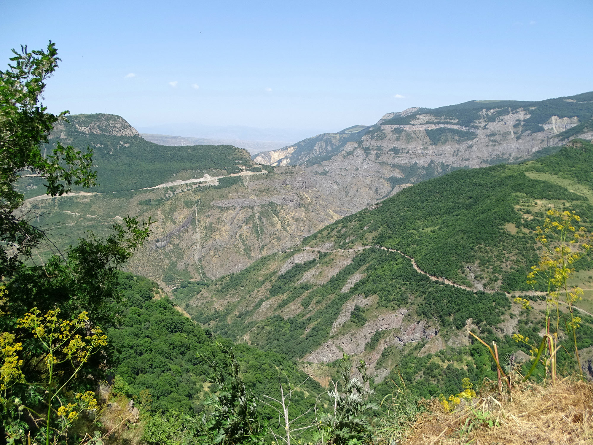 Tatev (Տաթևի վանք,Татев) (Photo license: CC BY 2.0)